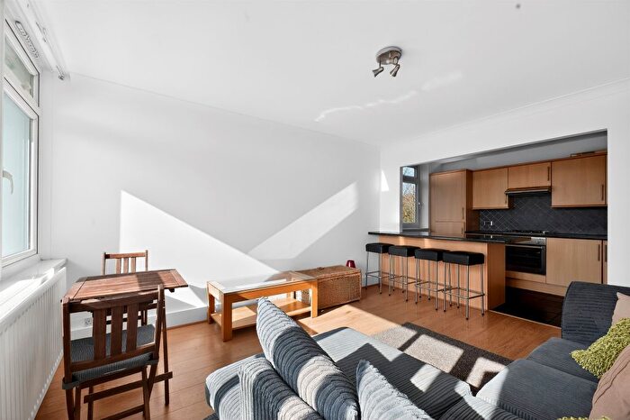 2 Bedroom Flat For Sale In Wimbledon Park Side, London, SW19