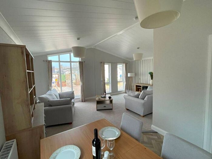 2 Bedroom Mobile/park Home For Sale In Westover, West Street, Whitland, SA34