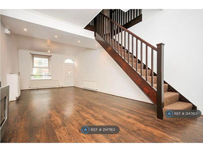 3 Bedroom Semi-Detached House To Rent In Broomfield Road, Swanscombe, DA10