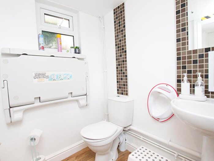 2 Bedroom Detached House For Sale In Brynamlwg, Pontyclun, CF72