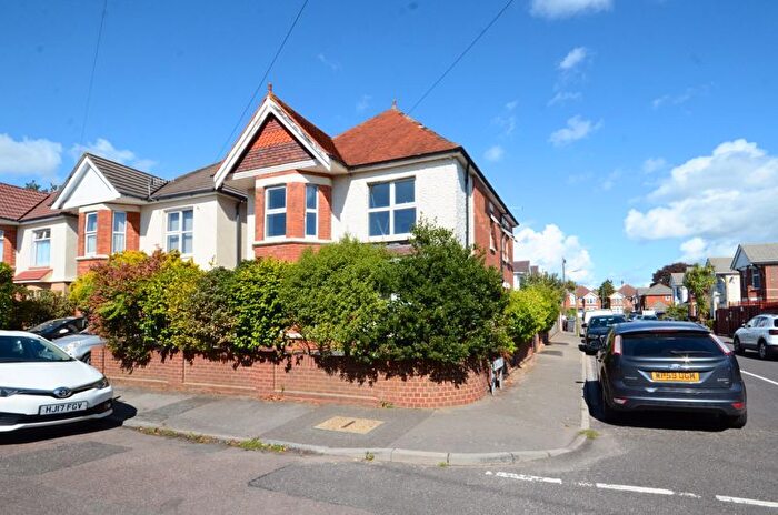 4 Bedroom Detached House For Sale In Oak Road, Bournemouth, BH8