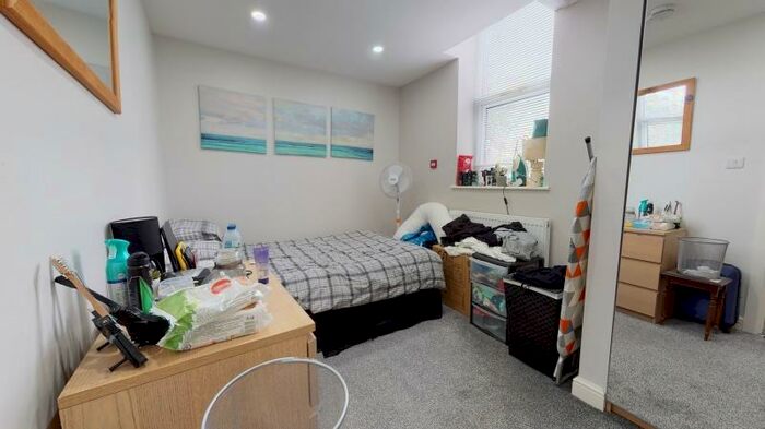 1 Bedroom Flat To Rent In Hartley Avenue, Woodhouse, Leeds, LS6