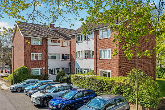 2 Bedroom Flat For Sale In Raymead, Tenterden Grove, NW4