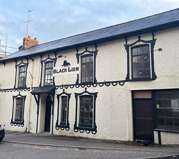 4 Bedroom Property To Rent In High Street, Llangadog, SA19