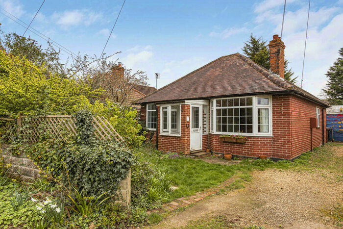 2 Bedroom Detached Bungalow For Sale In New Road, Radley, OX14