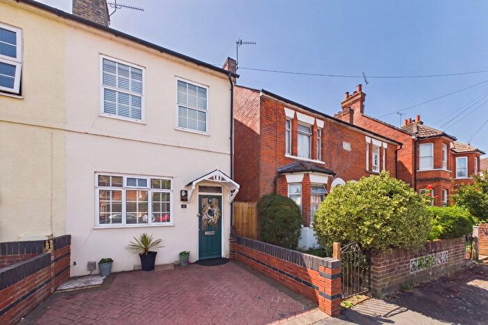 3 Bedroom End Of Terrace House For Sale In Cross Street, Farnborough, Hampshire, GU14