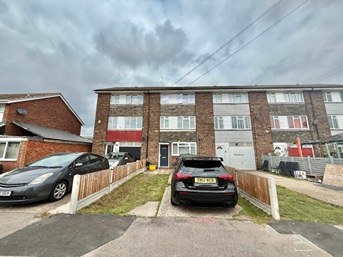4 Bedroom Town House For Sale In Seventh Avenue, Canvey Island, SS8