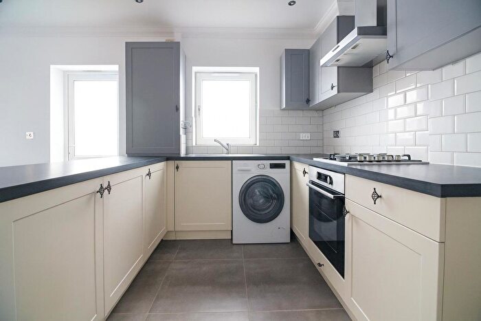 2 Bedroom Flat To Rent In Regina Road, Southall, UB2