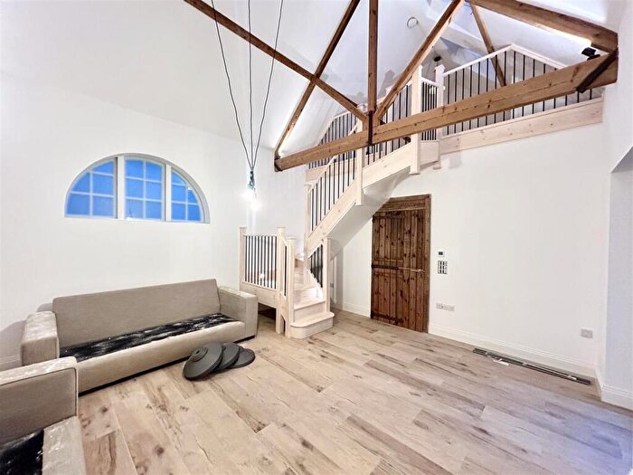 1 Bedroom Duplex To Rent In The Stable Barn, SG13