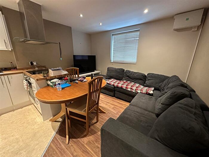 1 Bedroom Flat To Rent In Victoria Road, Aldershot, GU11