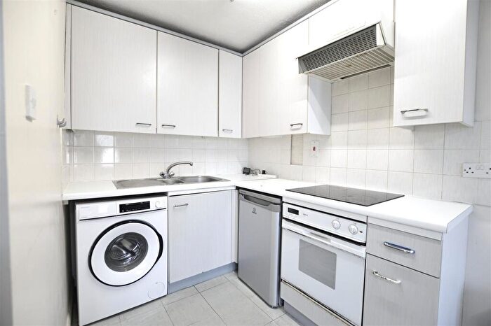 Studio To Rent In Queens Court Queens Road Slough Berkshire, SL1