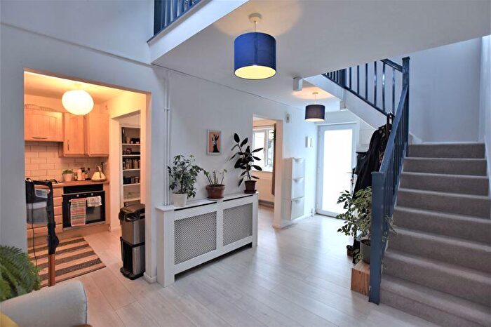 2 Bedroom Detached House For Sale In Allison Place, West End, Lincoln, LN1