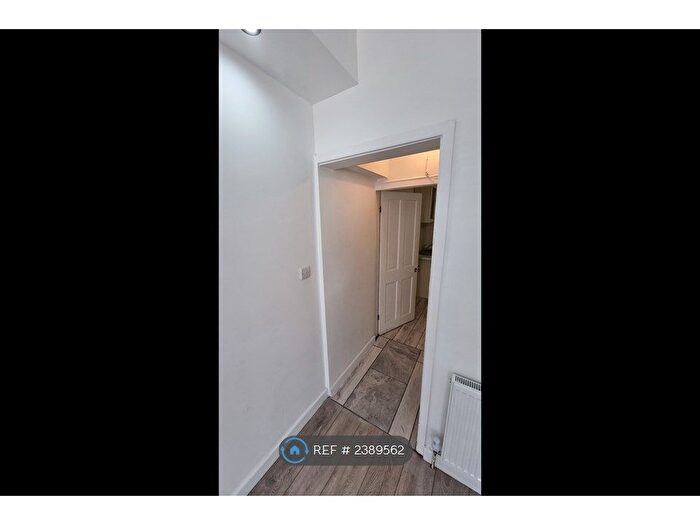 Studio To Rent In Bristow Road, Hounslow, TW3