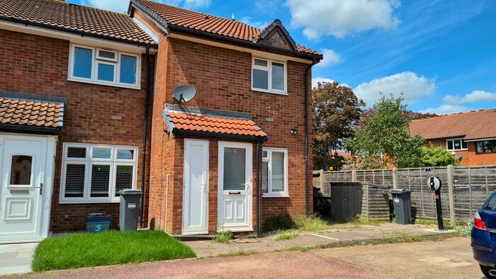 1 Bedroom End Of Terrace House To Rent In Harvesters Close, Isleworth, TW7