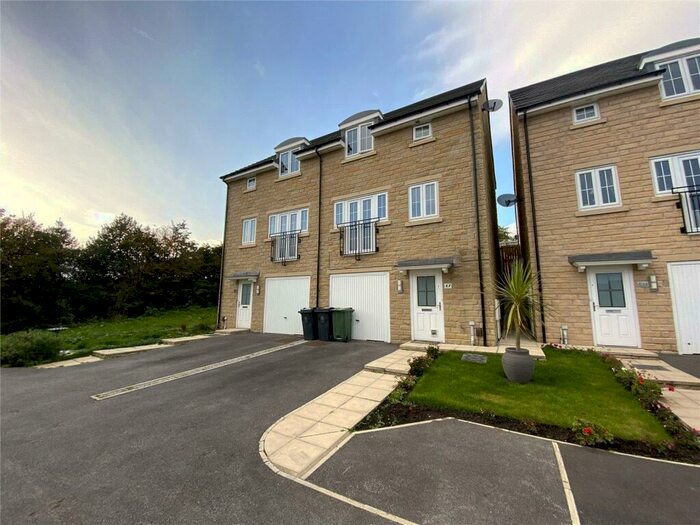 3 Bedroom Town House To Rent In Keighley, BD22