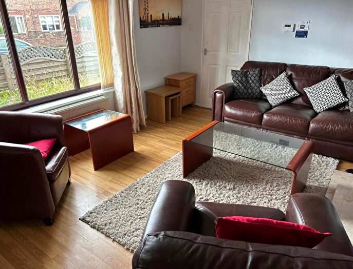 4 Bedroom Semi-Detached House To Rent In Sharp Crescent, Gilesgate, Durham Hmo Licensed, DH1