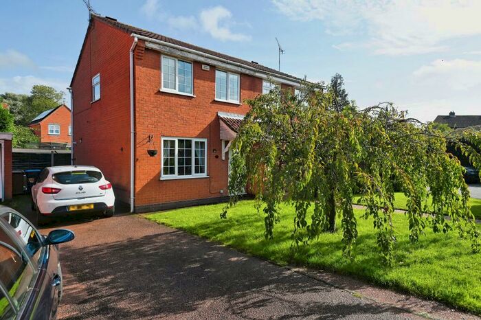 3 Bedroom Semi-Detached House For Sale In Nelson Drive, Hinckley, Leicestershire, LE10