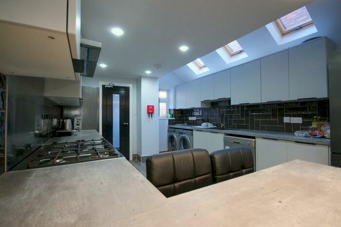 6 Bedroom Terraced House To Rent In Hubert Road - En-suite Student Property, B29