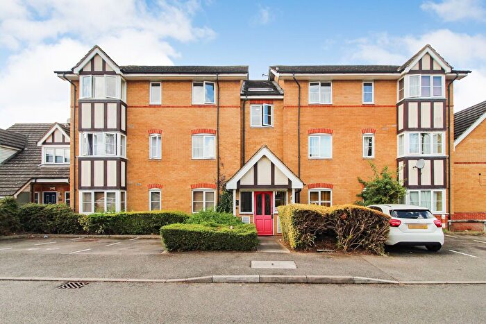 1 Bedroom Flat For Sale In Redwood Grove, Bedford, MK42
