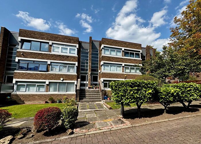 1 Bedroom Flat To Rent In Huntly Court, G41