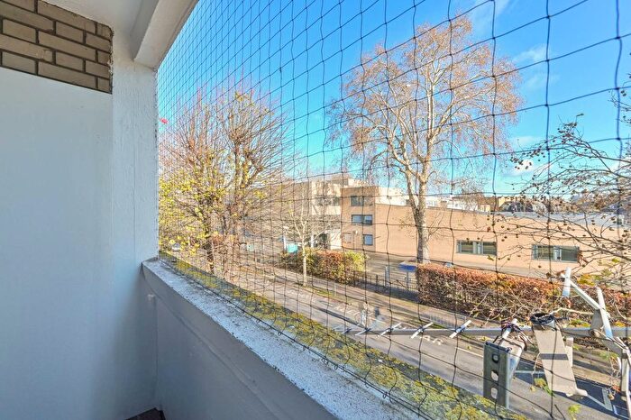 3 Bedroom Maisonette To Rent In Pelican Estate, Peckham, London, SE15