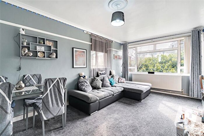 1 Bedroom Apartment For Sale In Trowbridge Road, Harold Hill, RM3