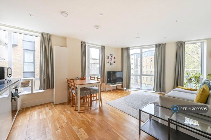 2 Bedroom Flat To Rent In Edgemere House, London, E14