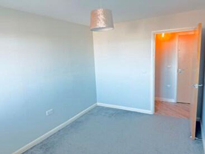 3 Bedroom Flat To Rent In Kennet Street, RG1