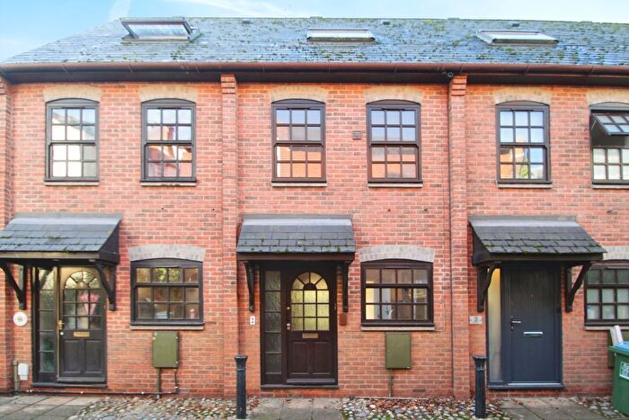 3 Bedroom Terraced House To Rent In School Lane, Buckingham, MK18