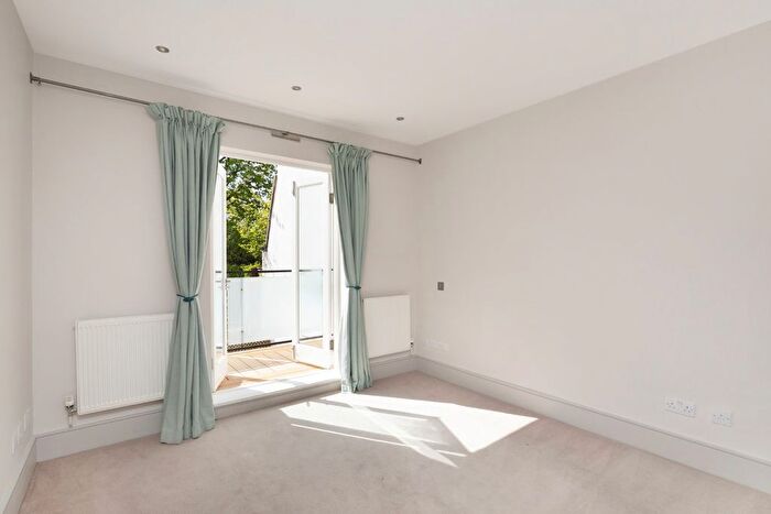 4 Bedroom Mews To Rent In Horbury Mews, London, W11