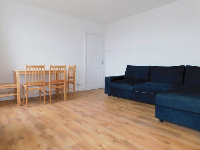 2 Bedroom Flat To Rent In Royal Parade, London, W5