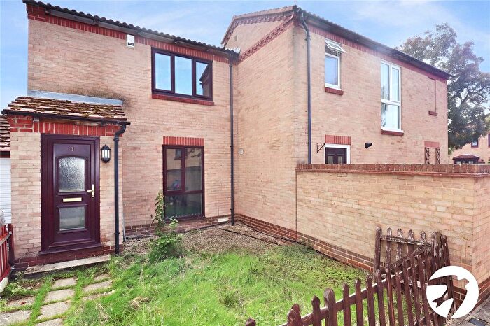 2 Bedroom End Terrace House For Sale In Courtland Grove, London, SE28