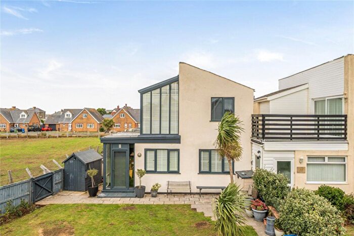 3 Bedroom Link Detached House For Sale In Corbett Close, Tywyn, Gwynedd, LL36