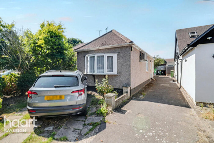 4 Bedroom Semi-Detached House For Sale In The Chase, Rayleigh, SS6
