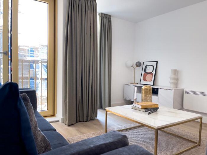 2 Bedroom Apartment To Rent In Flat :: The Quarters, Spear Street, M1