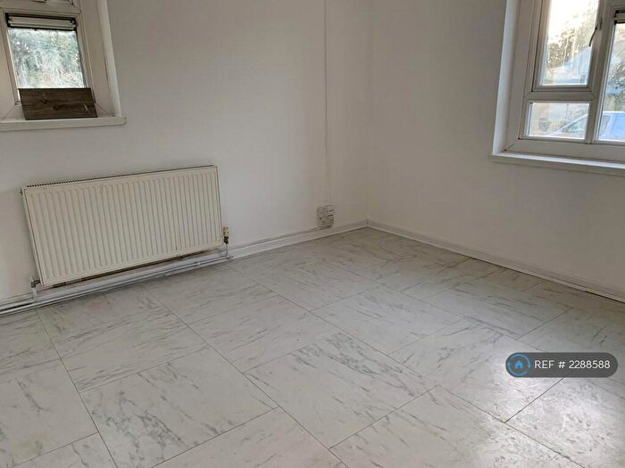 2 Bedroom Flat To Rent In Chingford Lane, Woodford Green, IG8