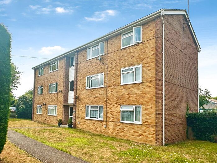 2 Bedroom Flat For Sale In Wallis Road, Ashford, TN24