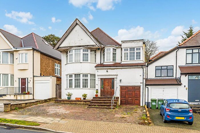 5 Bedroom Detached House For Sale In Lake View, Edgware, HA8
