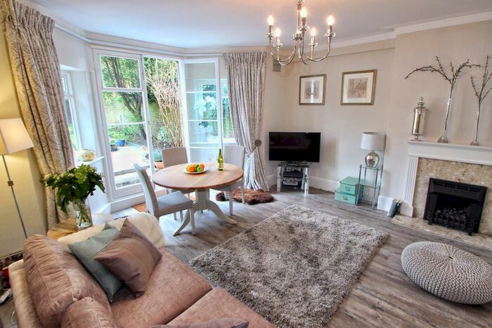 1 Bedroom Flat To Rent In The Barons, St Margarets, Twickenham, TW1