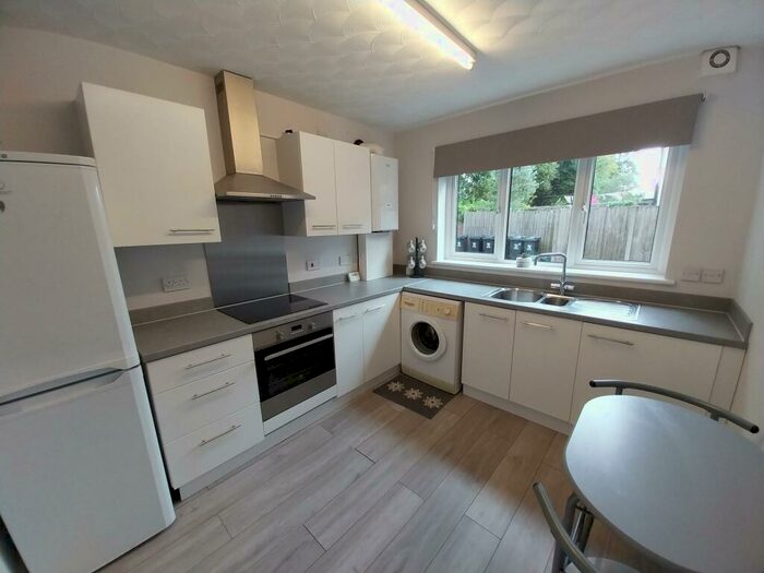 1 Bedroom Flat To Rent In Fairleigh Road, Cardiff, CF11