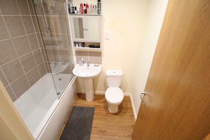 2 Bedroom Apartment To Rent In High Street, Kingswinford, DY6