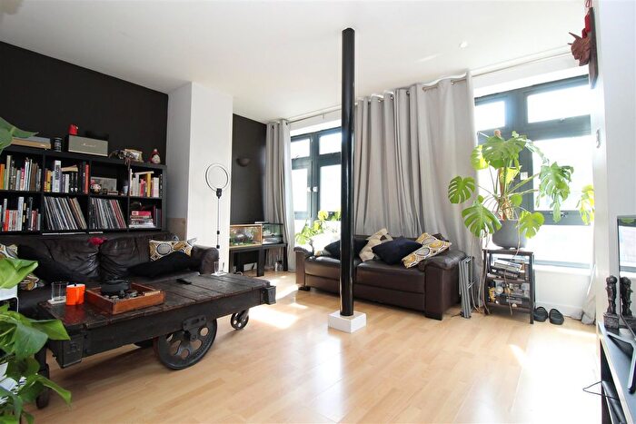 2 Bedroom Flat To Rent In South Parade, Leeds, LS1