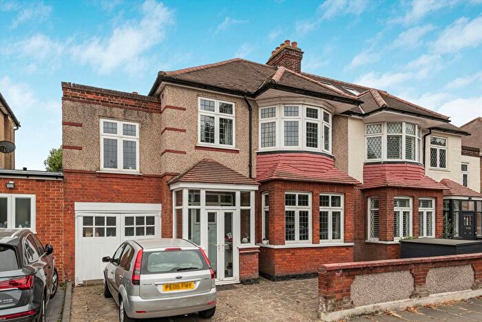 4 Bedroom Property For Sale In Cawdor Crescent, Hanwell, W7