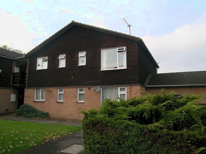 1 Bedroom Maisonette To Rent In Holmedale, Slough, SL2