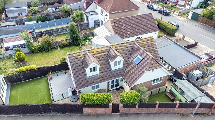 4 Bedroom Detached House For Sale In Hillside Avenue, Gravesend, Kent, DA12