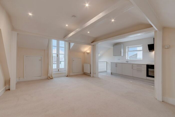 2 Bedroom Flat To Rent In Rosendale Road, London, SE21