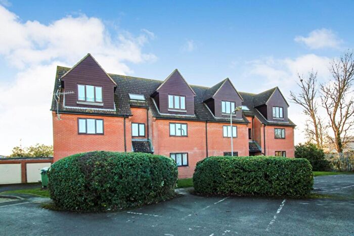 1 Bedroom Flat To Rent In Locke Close, Intalbury Avenue, HP19