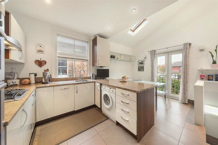 2 Bedroom Maisonette To Rent In Cobbold Road, London, W12