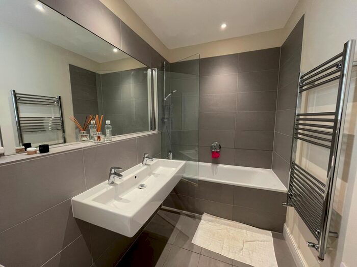 2 Bedroom Flat To Rent In Hamlet Gardens, Ravenscourt Park, Hammersmith, W6