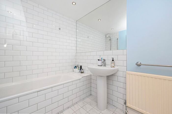 1 Bedroom Flat For Sale In Earlsfield Road, Earlsfield, SW18